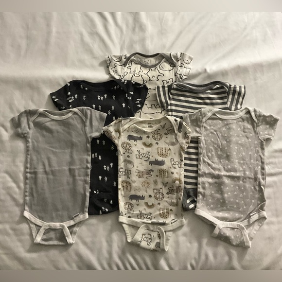 Gerber Other - Gerber Baby Onesies 6 piece Set - Gray tones. Size 6-9 months